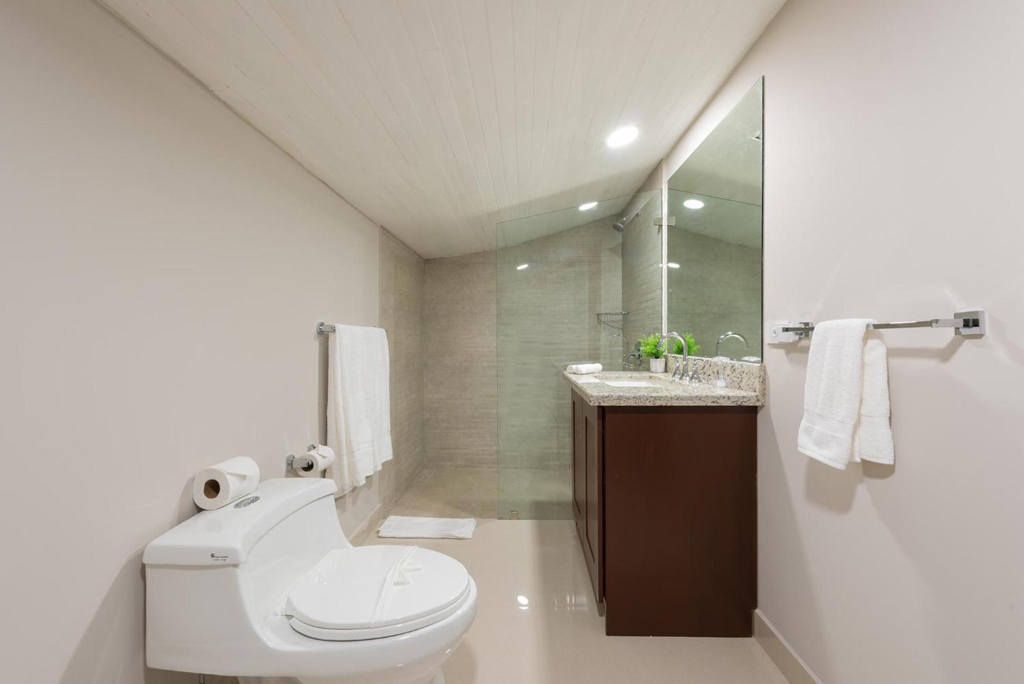 NEWLY remodeled 3 BR Ocean Front Condo in Flamingo! Playa Flamingo Esterno foto